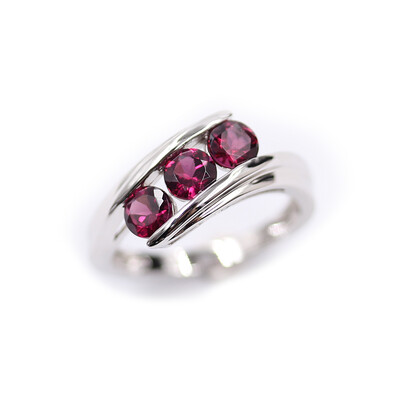Tocantin Garnet Silver Ring