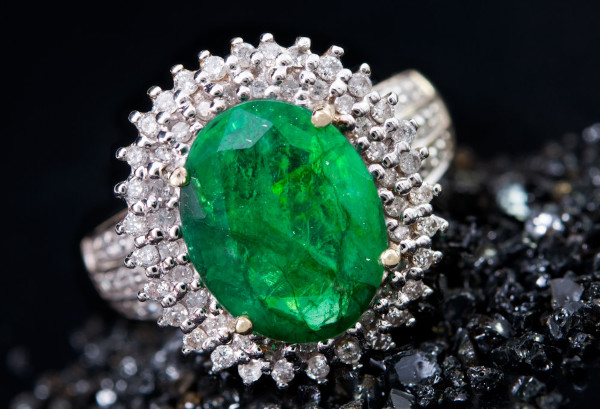 Emerald silver ring