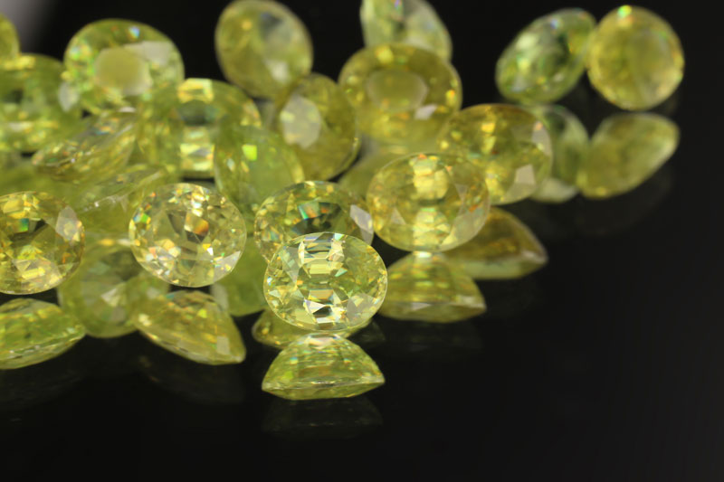 Sphene | Gemstones from A-Z at Juwelo